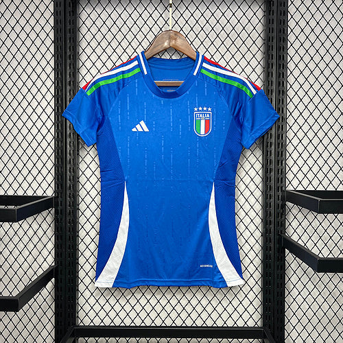 Italien 24/25 Frau Euro Zuhause