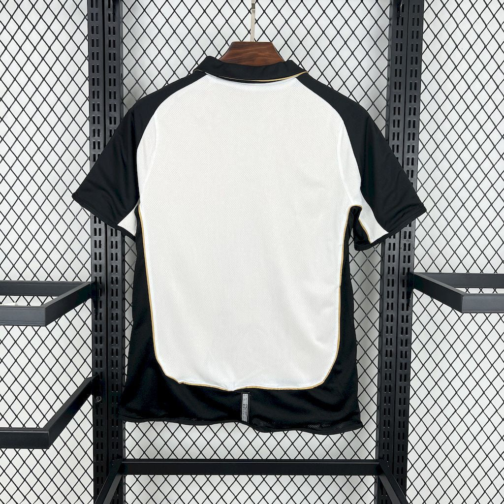 Wendetrikot von Manchester United Retro 2001/02 zum 100. Jubiläum